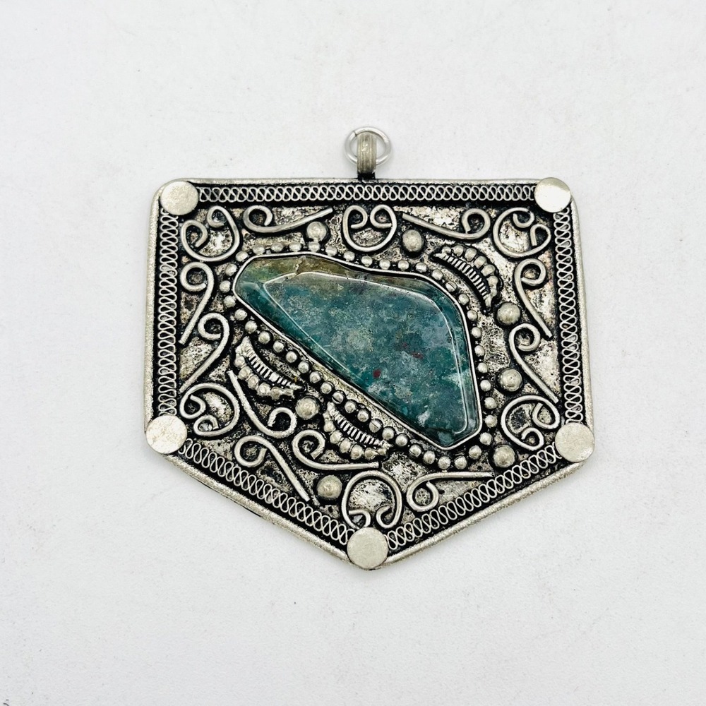 Vintage Moss Agate Silver Tone Filigree Shield Statement Pendant Necklace Charm